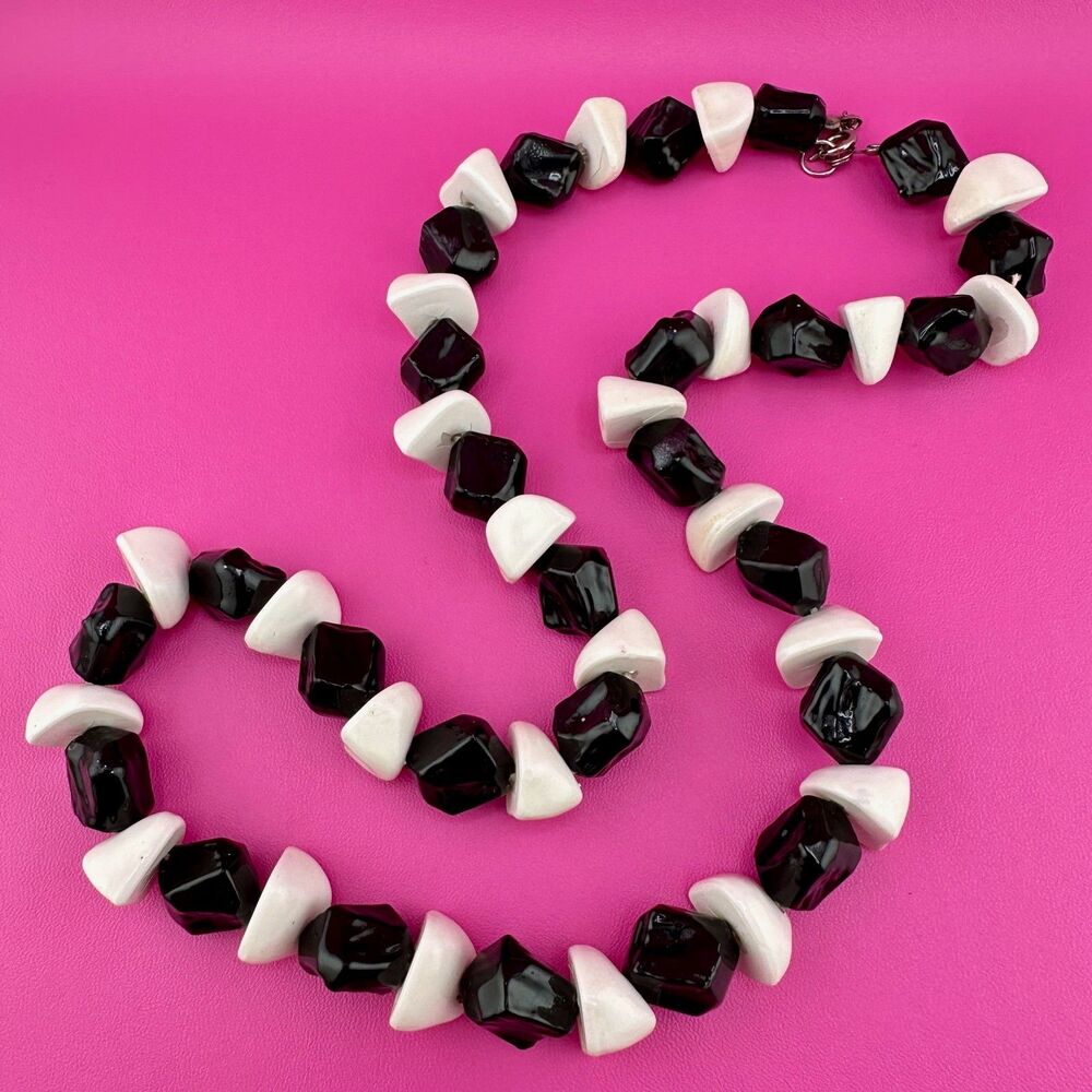 Vintage Chunky Acrylic Bead Necklace White Black Nugget Chip MOD Statement 23"